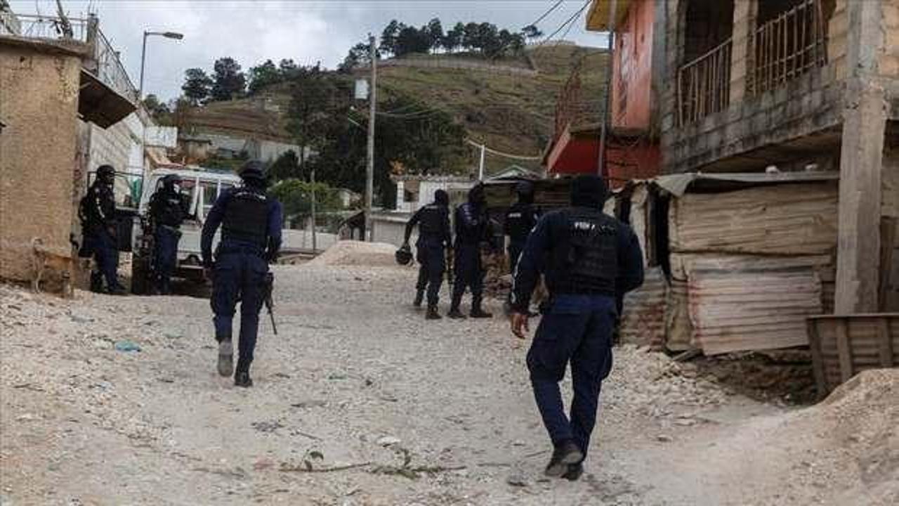 Haiti'de silahlı çete kasaba bastı: 50 ölü