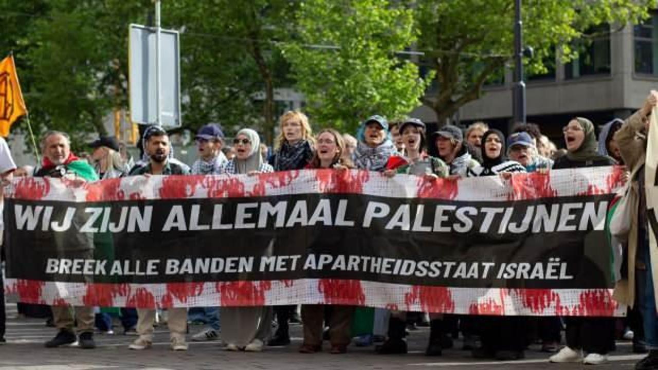Hollanda'da İsrail'den gelen gemi protesto edildi