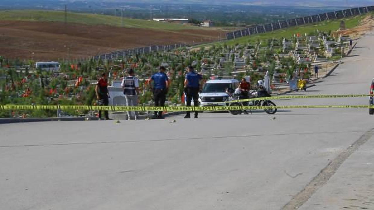 Husumetli akrabalar arasında mezarlıkta silahlı kavga
