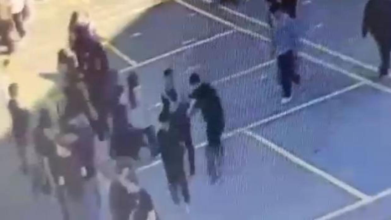 İstanbul'da liseli vahşeti! Okul bah&ccedil;esinde arkasından yaklaşıp defalarca bı&ccedil;akladı