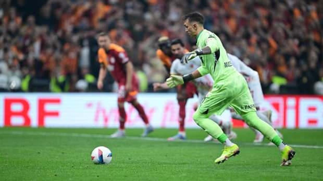 Kayserispor'un kalecisinden Muslera a&ccedil;ıklaması! 'Penaltıyı atarsan...'