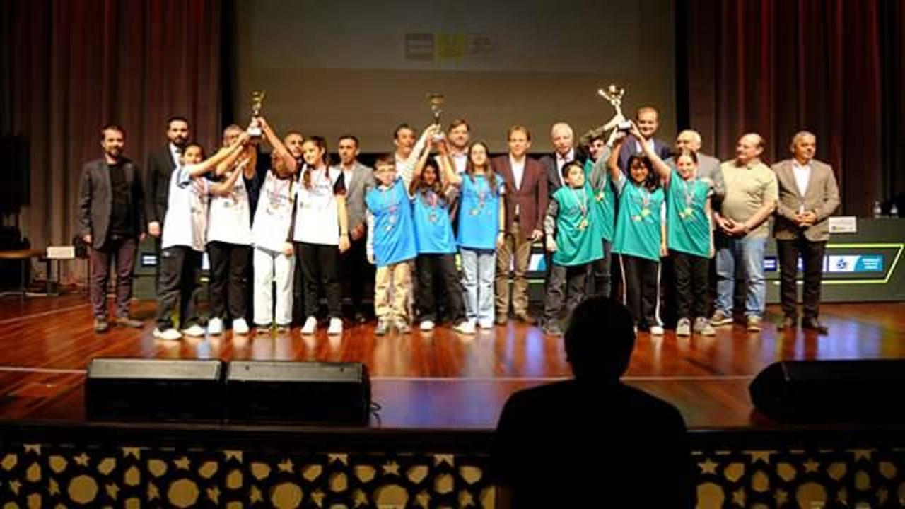 Konya B&uuml;y&uuml;kşehir'in yarışmalarında dereceye giren &ouml;ğrenciler &ouml;d&uuml;llerini aldı 
