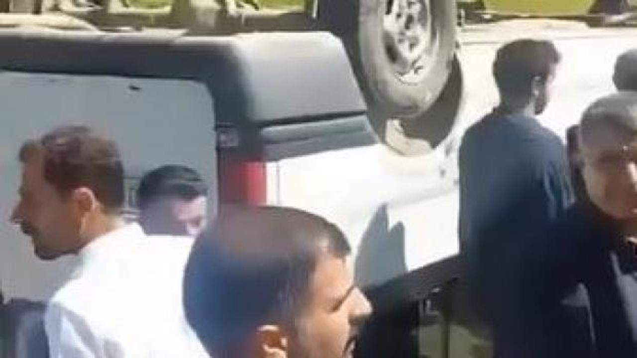 &Ouml;ğrenci servisi takla attı: Yaralılar var!