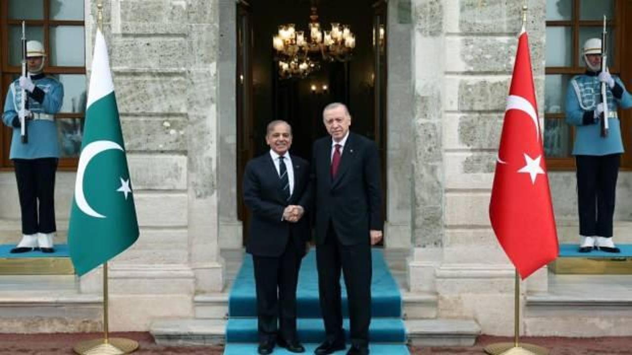 Pakistan Başbakanı Şerif'ten Pakistan-Türkiye dostluğu mesajı