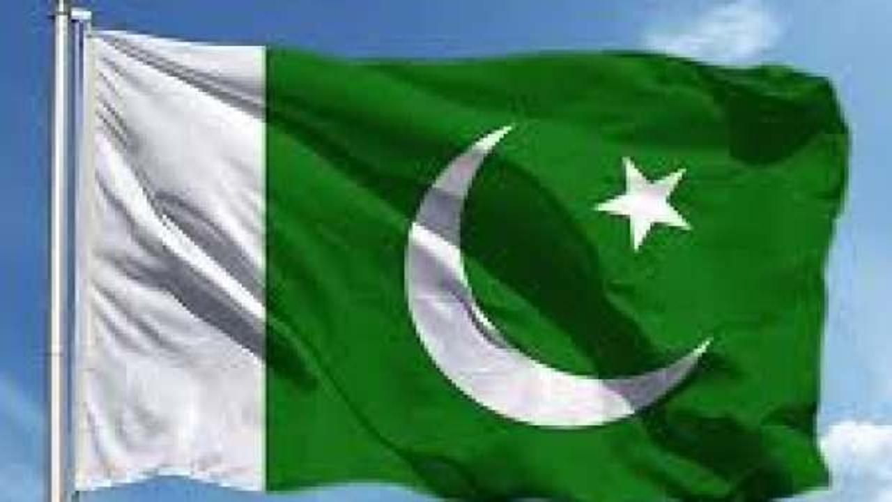 Pakistan'da bombalı saldırı! Araca yerleştirilen patlayıcı infilak etti!