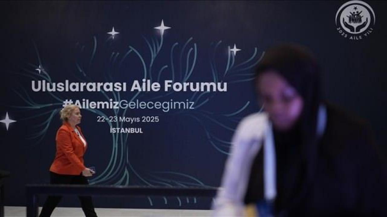 Uluslararası Aile Forumu'nun ikinci günü "Ekranlar Çağında Aile Olmak" paneliyle başladı
