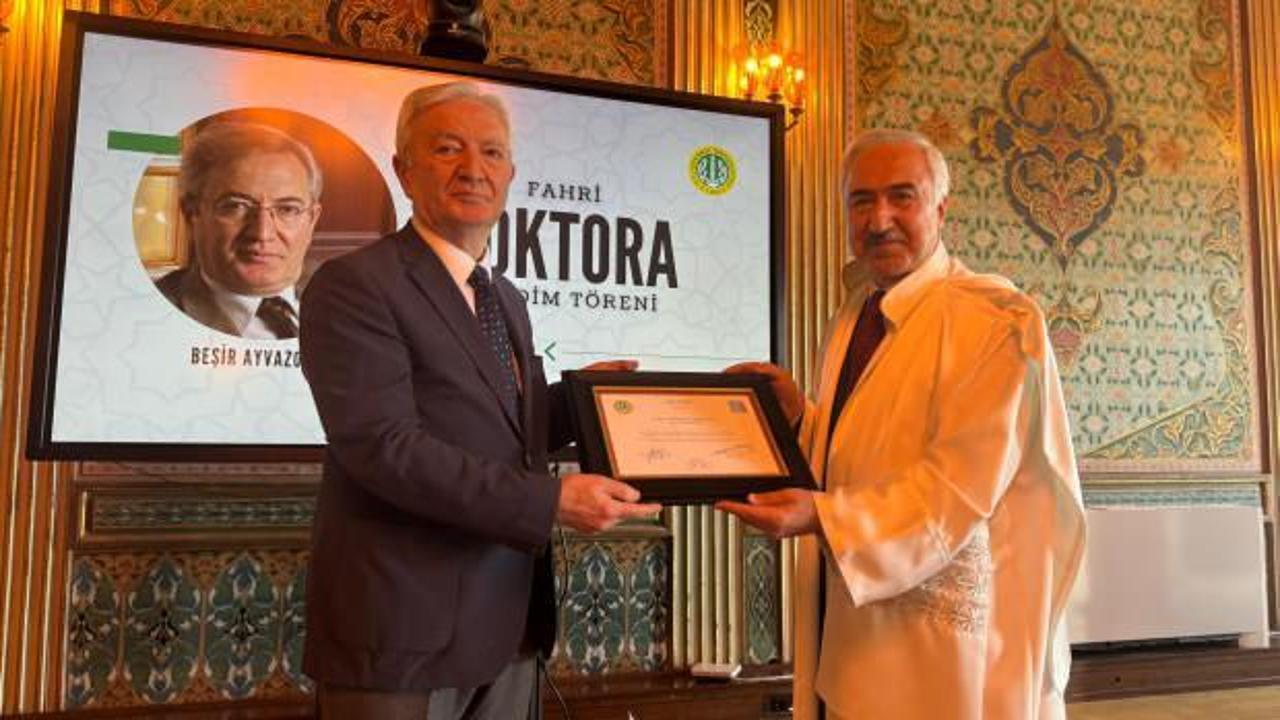 Yazar Beşir Ayvazoğlu'na İstanbul Üniversitesi'nden fahri doktora