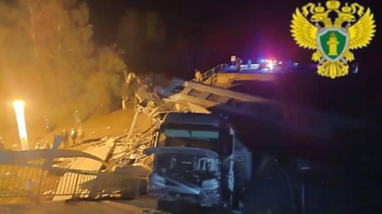 Rusya'da köprü trenin üstüne çöktü! Çok sayıda ölü