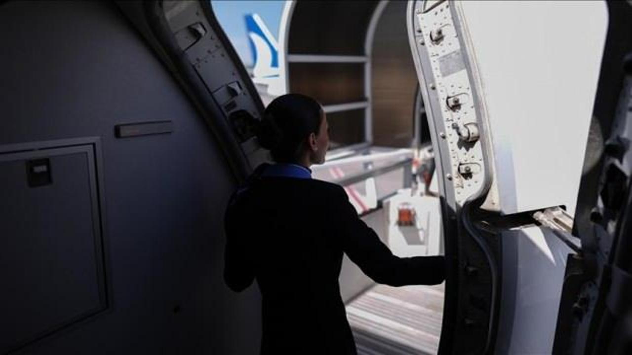 AA, 31 Mayıs Dünya Kabin Memurları Günü çerçevesinde kabin görevlileriyle görüştü