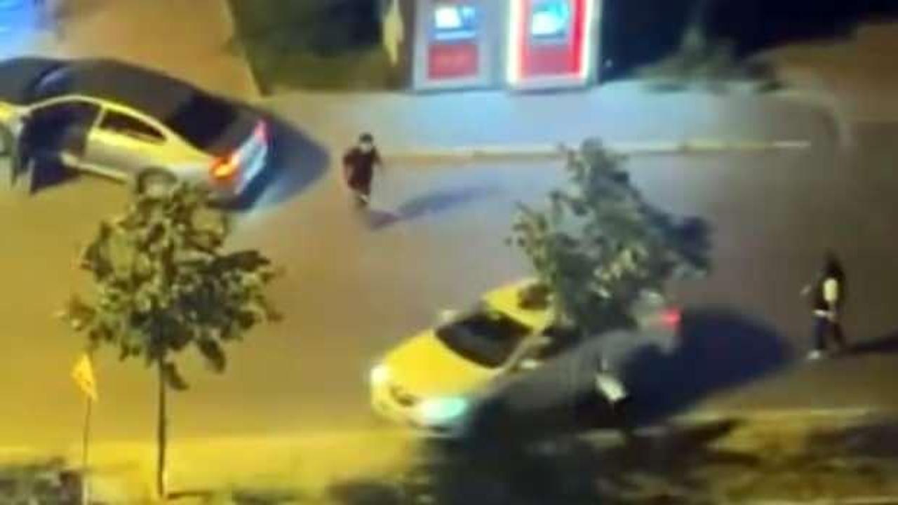 Avcılar'da trafikte dehşet: S&uuml;r&uuml;c&uuml; aracını tartıştığı kişinin &uuml;zerine s&uuml;rd&uuml;