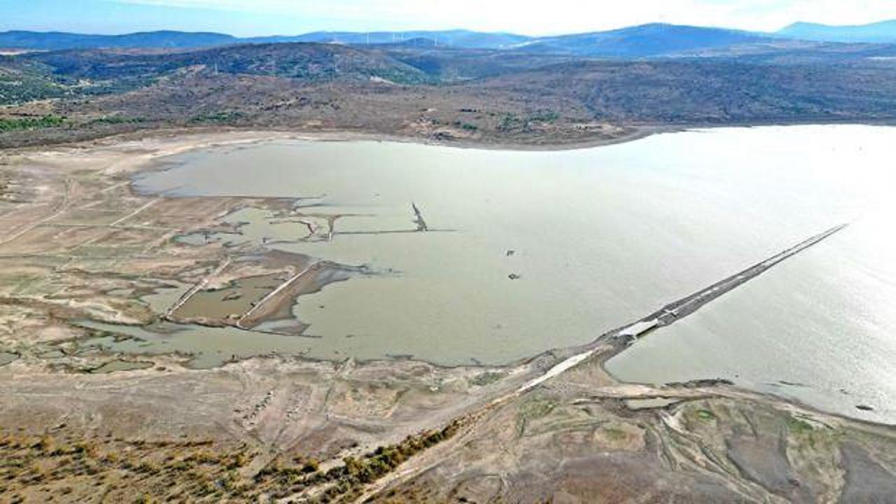 &Ccedil;eşme'de tehlike &ccedil;anları: Su seviyesi y&uuml;zde 13'e d&uuml;şt&uuml;! Belediyeden yasak kararı