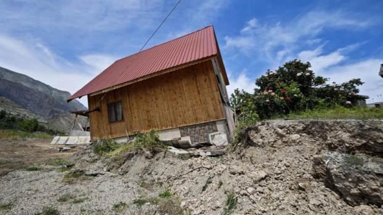 Erzurum'da toprak kayması: 38 ev tahliye edildi