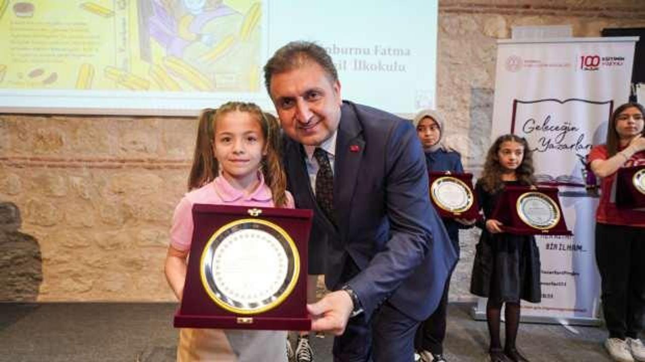 "Geleceğin Yazarları" Sertifika ve Ödül Töreni Rami Kütüphanesi'nde düzenlendi