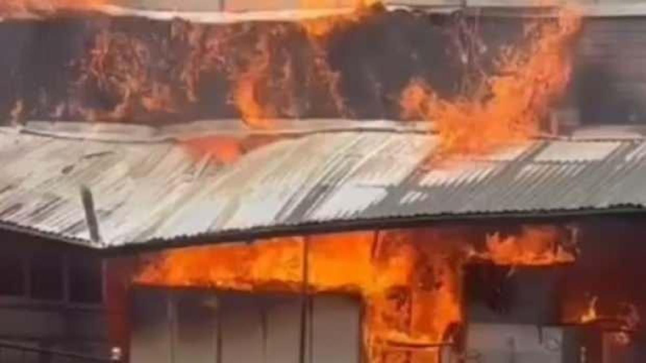 G&uuml;m&uuml;şhane&rsquo;de iş merkezinde yangın