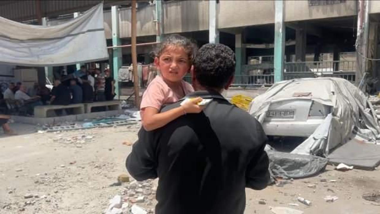 İsrail'in saldırısından kurtulan minik kız: Ateşin &uuml;zerinde y&uuml;r&uuml;mek zorunda kaldım