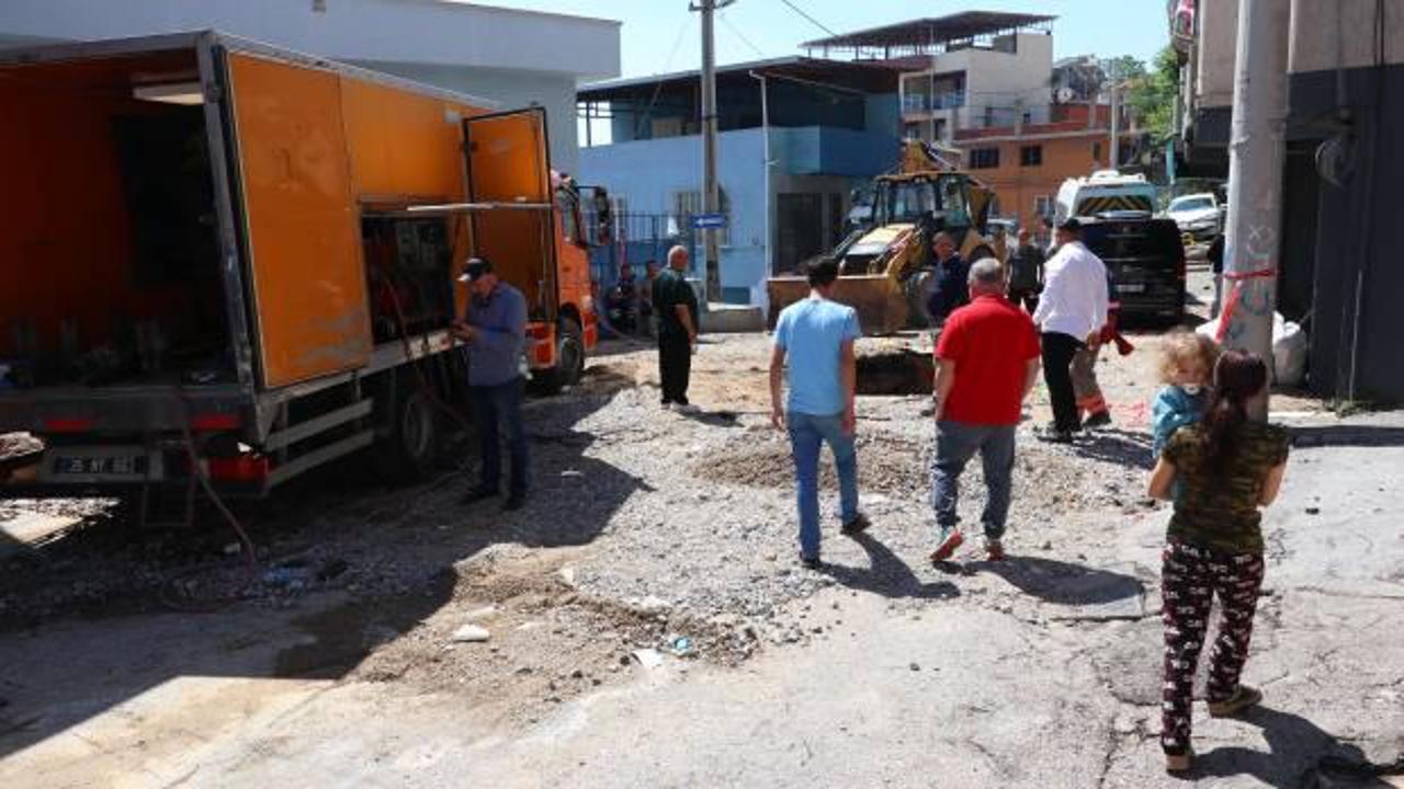 İzmir'de ortalık savaş alanına d&ouml;nd&uuml;: Su borusu patladı!