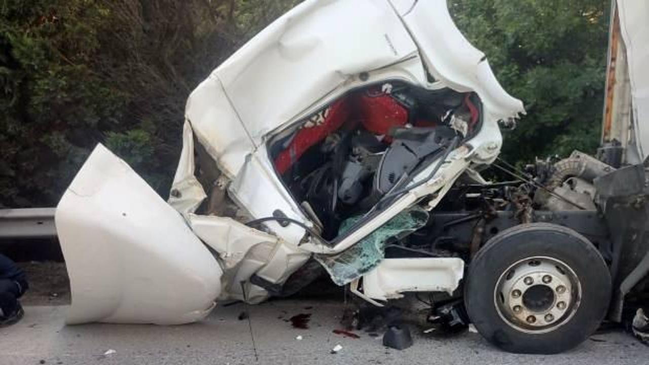 Kocaeli'de TIR kazası; şoför öldü