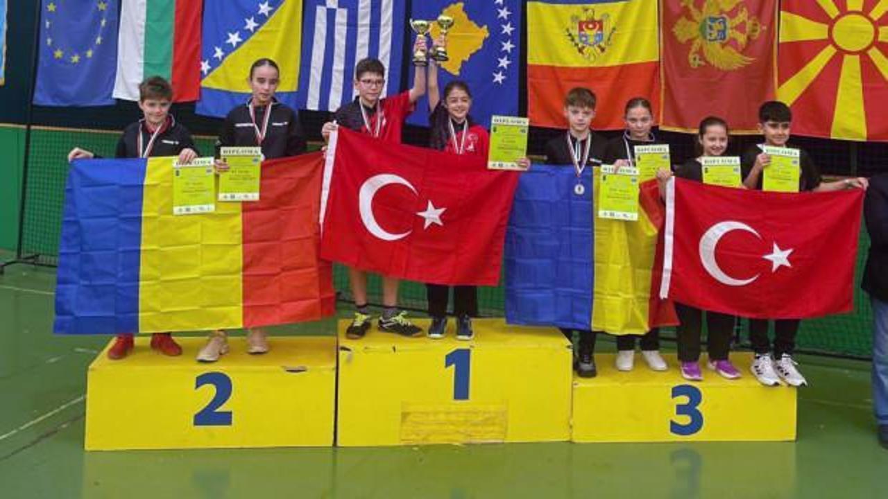 Muğla'dan çıkan 13 yaşındaki kız Türk bayrağını göndere çekti: 'Rakipsiz'