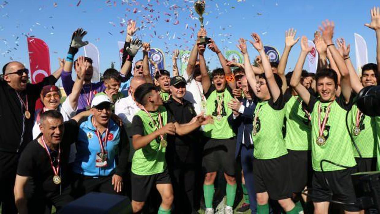 Muhtarların 'kulüp başkanı' olduğu turnuvada 200 futbolcu keşfedildi