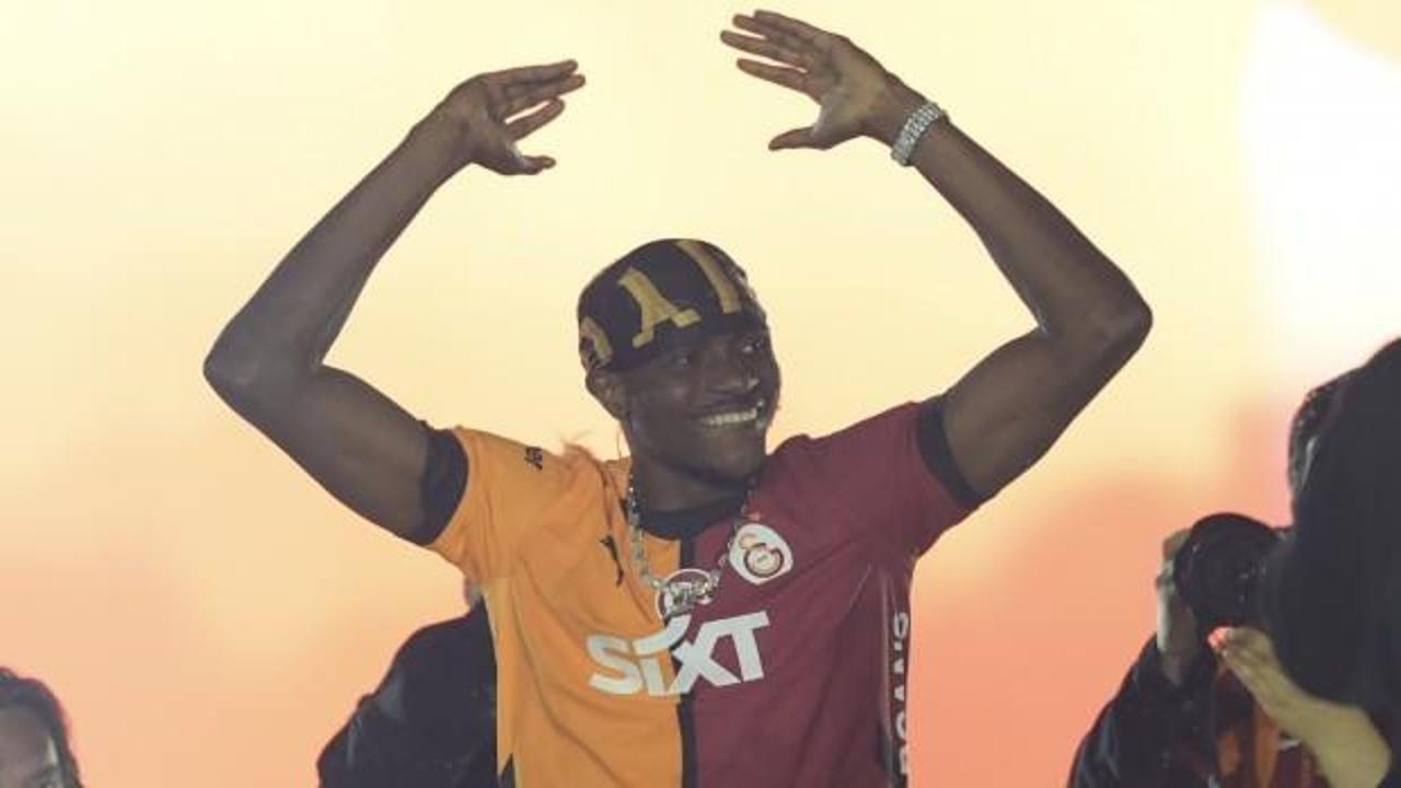 Osimhen'den kutlamalarda transfer sözleri