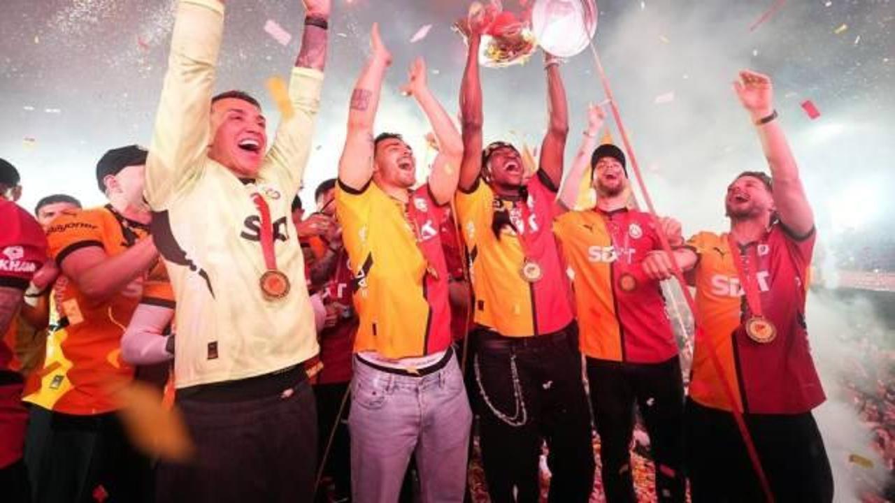 Kutlamalarda ıslıklanmıştı: Sahneyi terk edip ayrılık kararı aldı