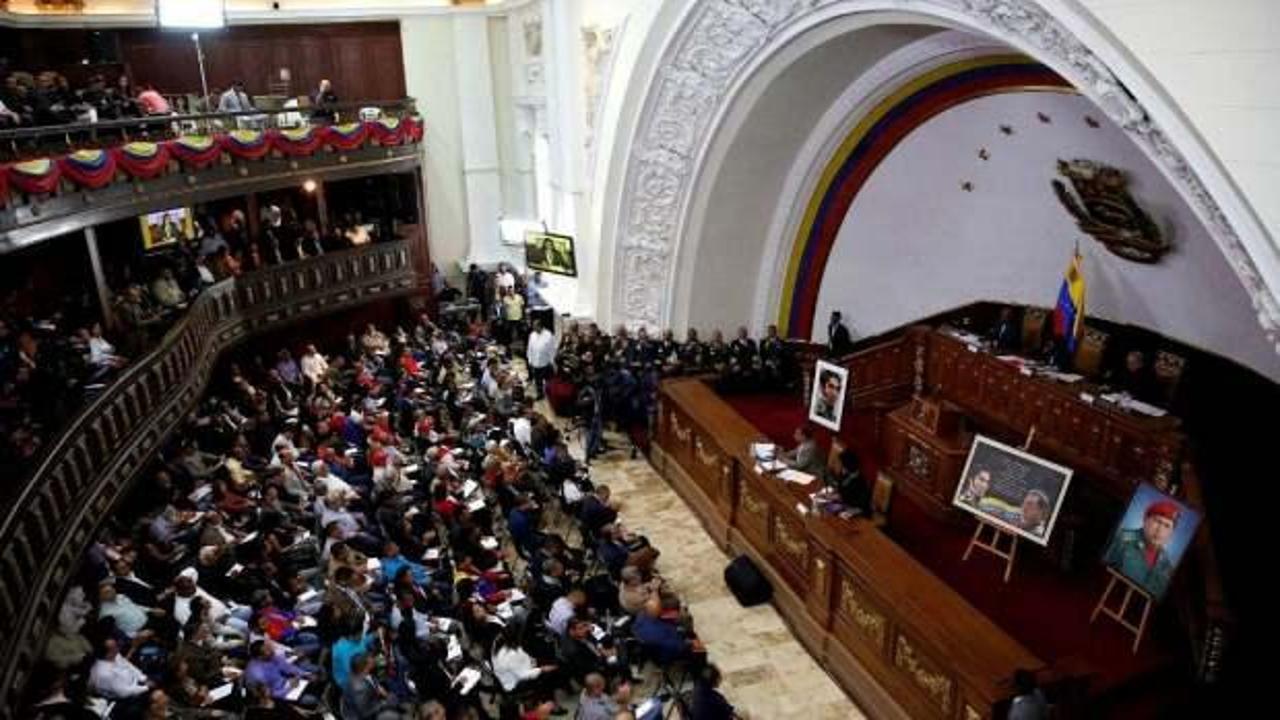 Venezuela'da iktidar partisi parlamento seçimlerinde 253 sandalye kazandı