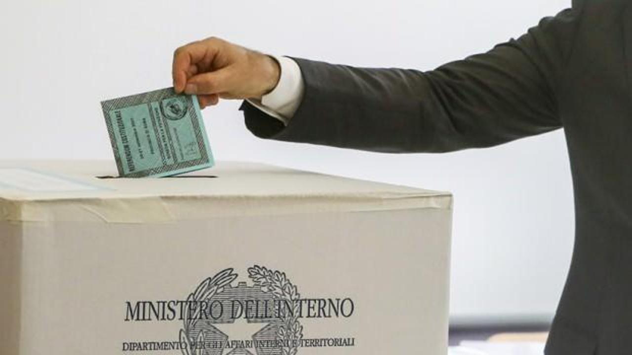 İtalya'da referandum! Halk sandık başında