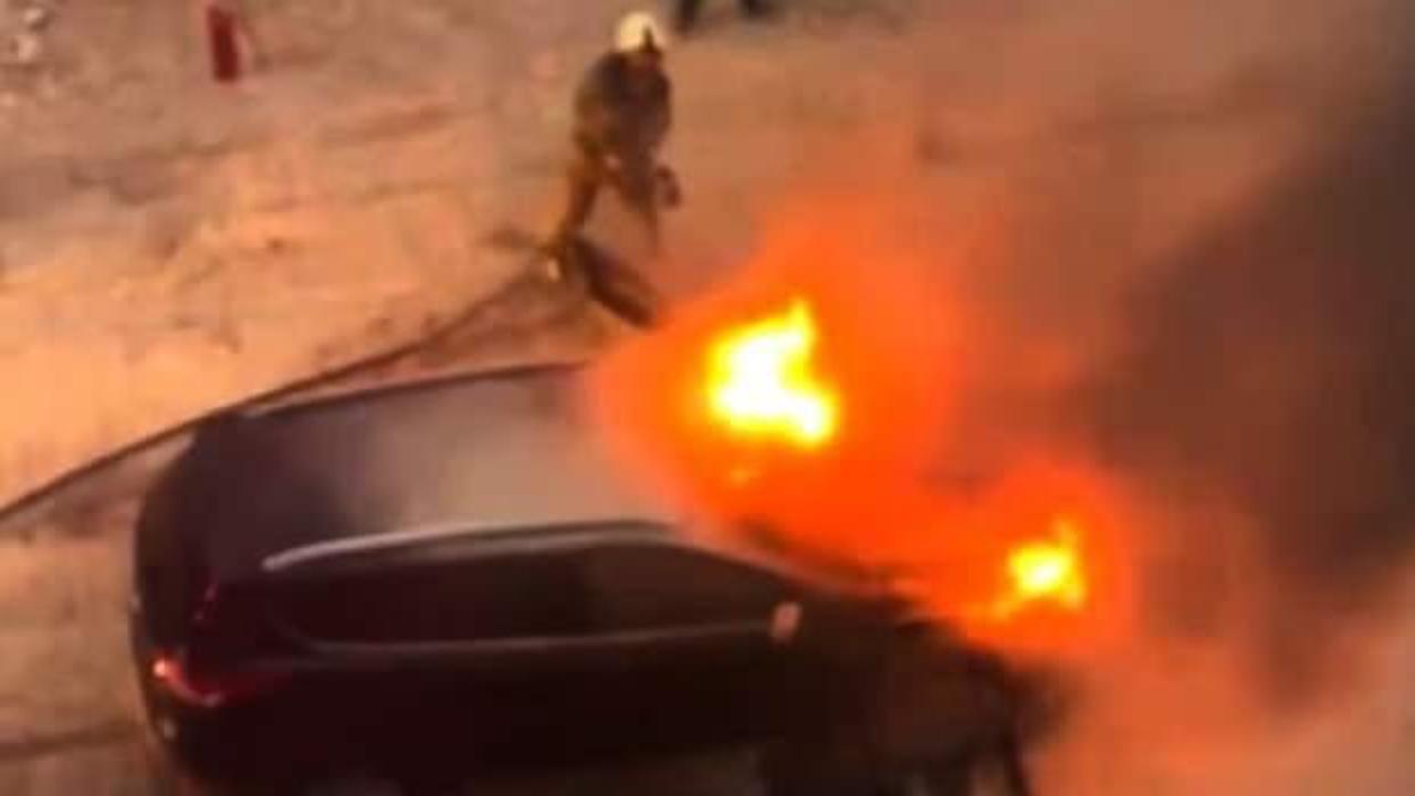 Avcılar'da seyir halindeki cip alevlere teslim oldu