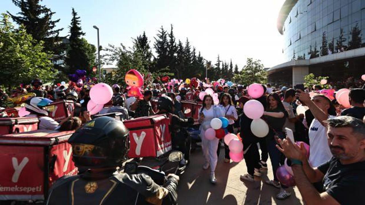 Başkan Tahmazoğlu, kanserle m&uuml;cadele eden 5 yaşındaki Elif i&ccedil;in balon u&ccedil;urdu