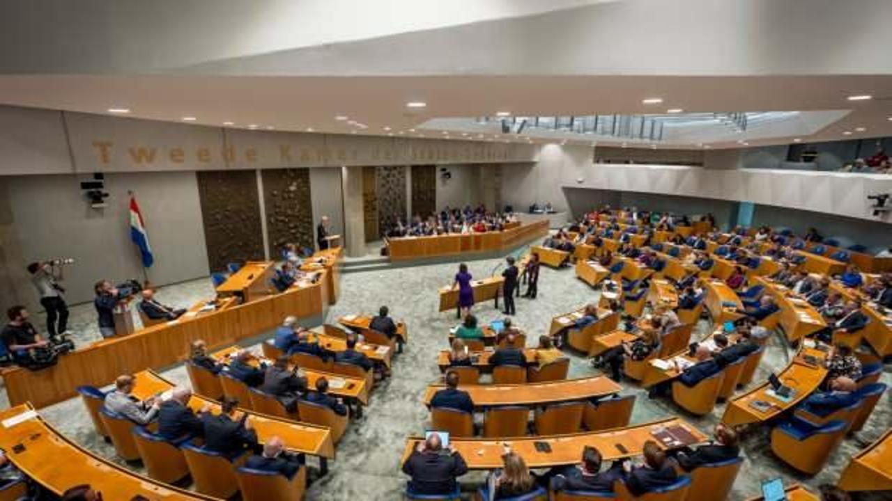 Hollanda'da erken seçim için tarih belli oldu