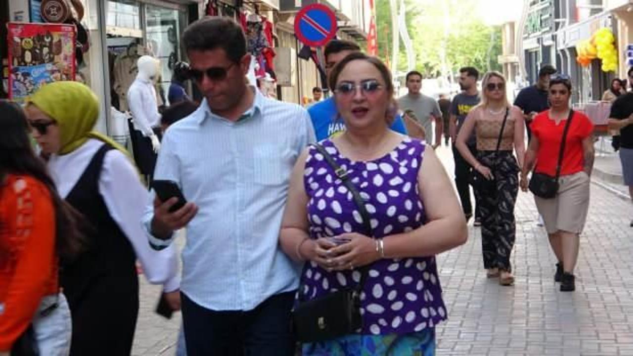 İranlı turistler Van esnafına çifte bayram yaşattı