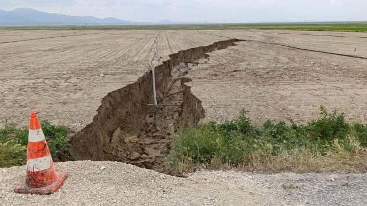 Konya'da yağış sonrası korkutan g&ouml;r&uuml;nt&uuml;
