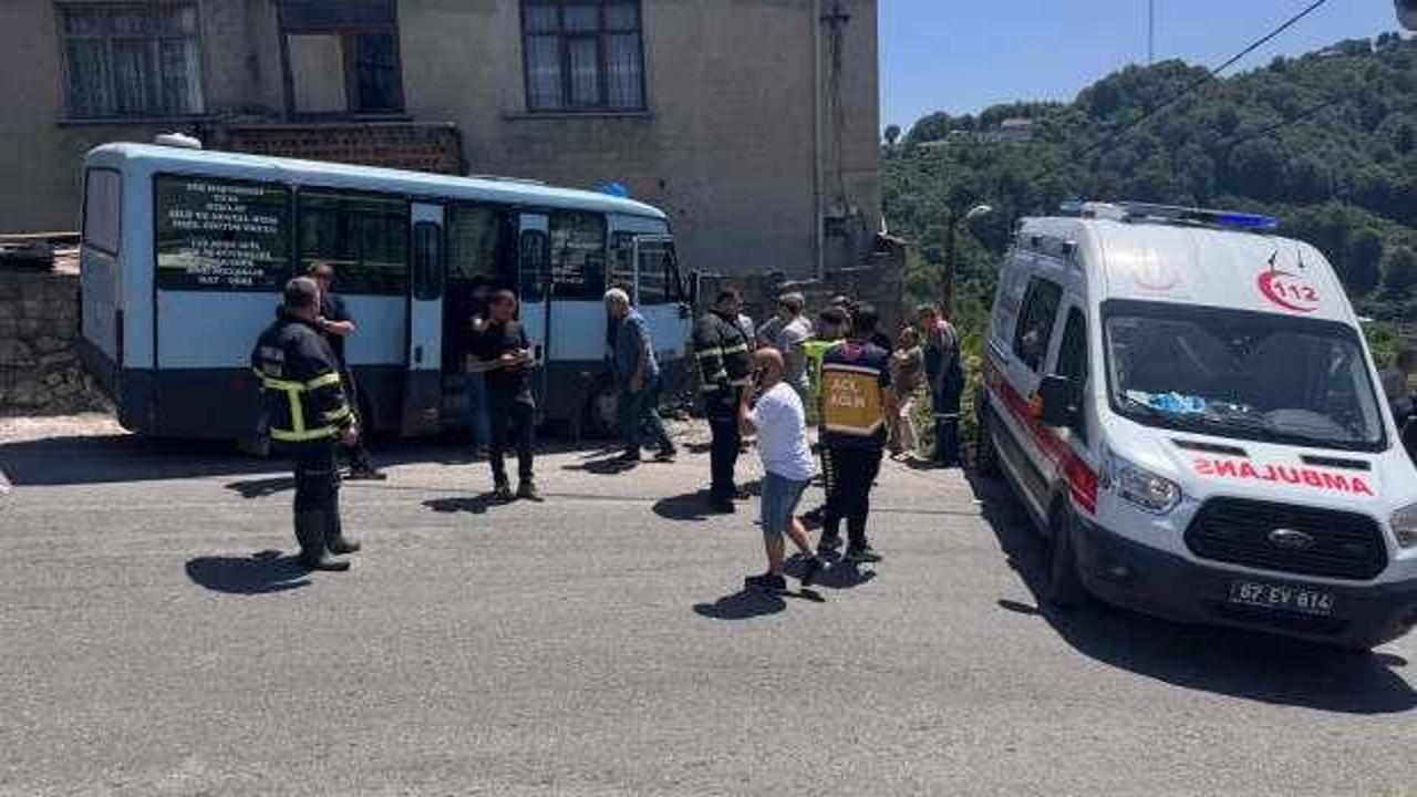 Yolcu minibüsü duvara çarptı: 14 yaralı