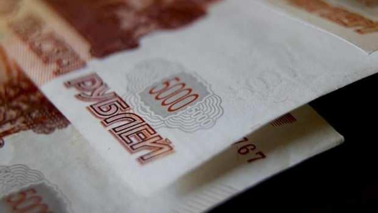 Rusya bütçesinde hareketlilik: Düşen petrol fiyatlarıyla 3,4 trilyon ruble açık verdi!