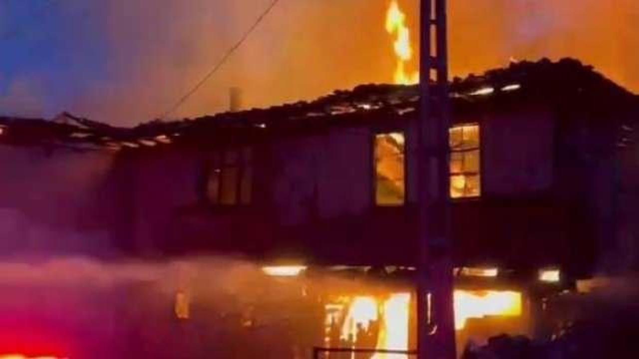 Amasya’da 4 ahşap ev yandı