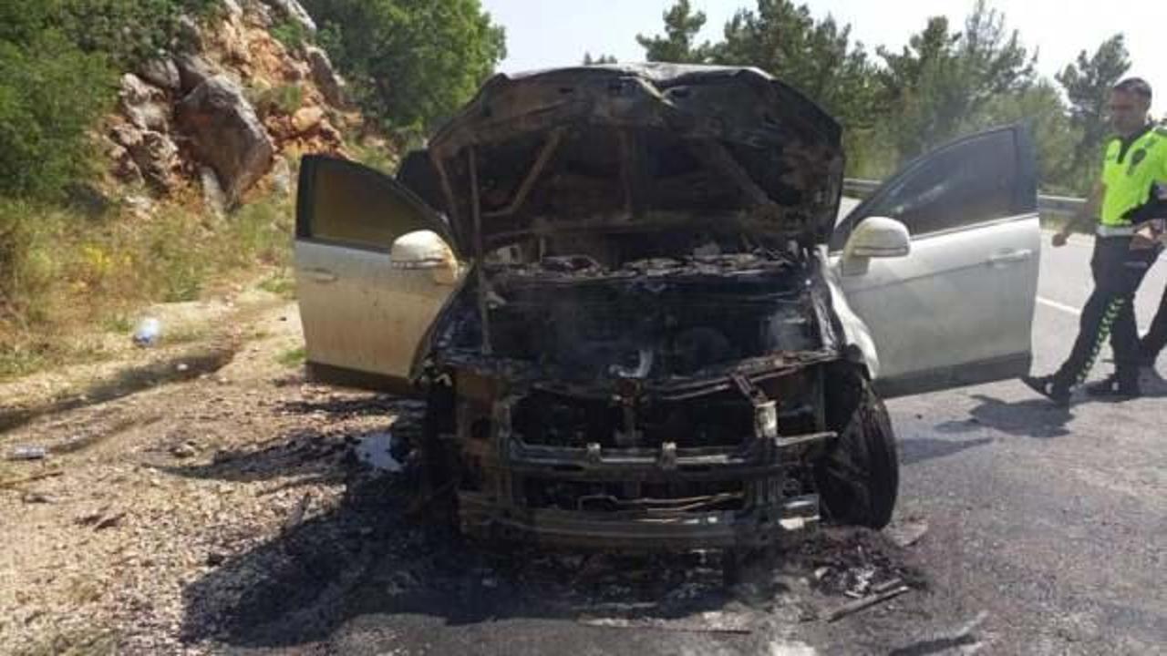 Antalya'da seyir halindeki cip alev aldı