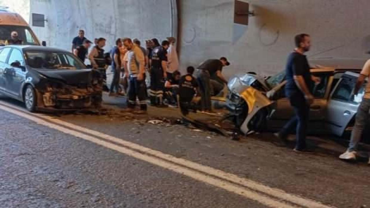 Artvin'de iki otomobil çarpıştı: 5 yaralı