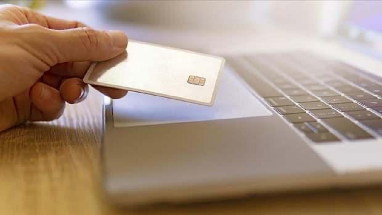 Babalar G&uuml;n&uuml; e-ticaret satışlarını artırdı