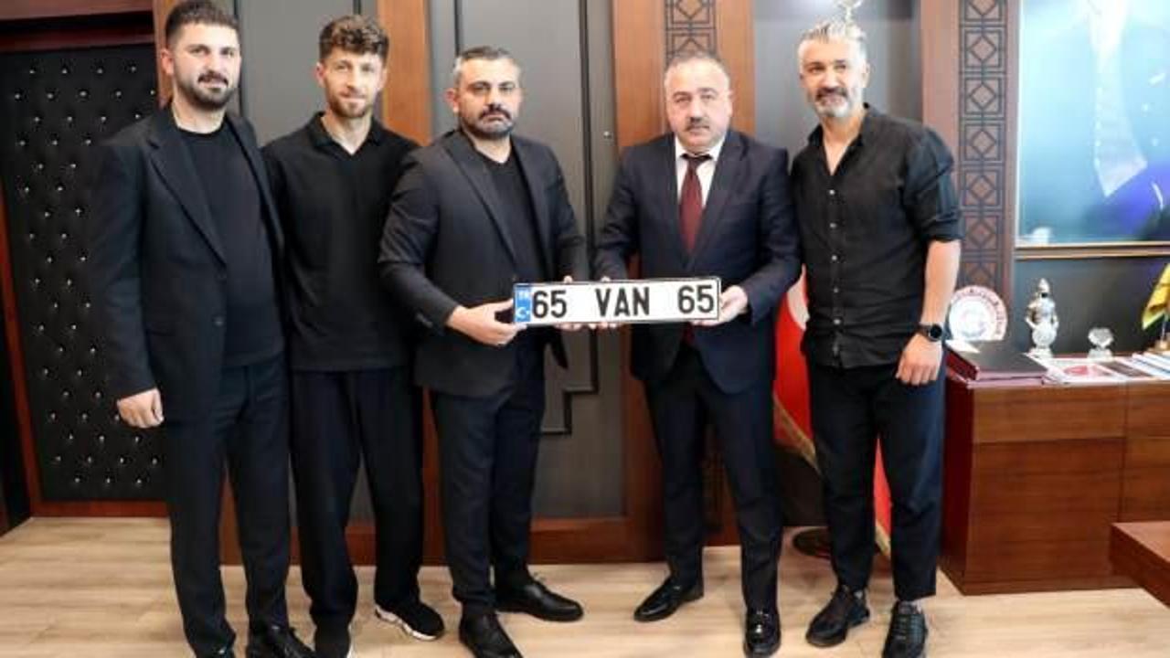 'Bu hediyenin para karşılığı yok': Emniyet'ten Vanspor'a unutulmaz anı