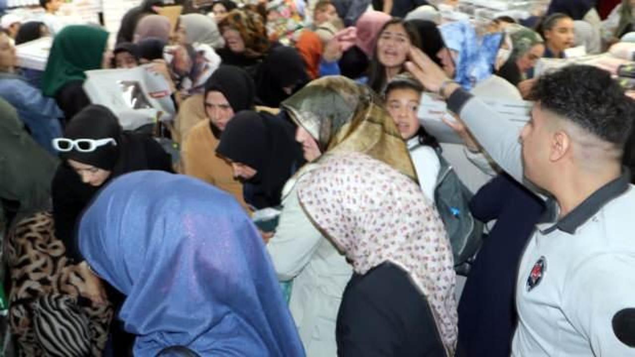 Erzurum'da AVM'de indirim izdihamı