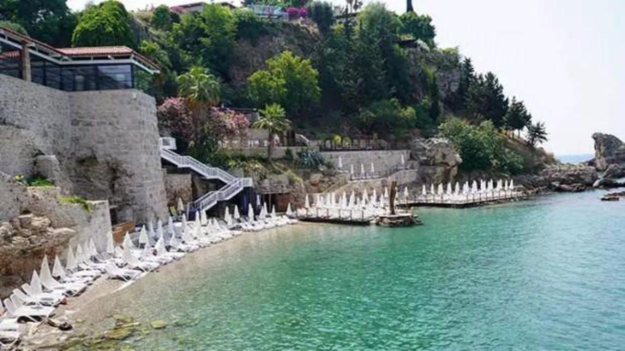 Plajdaki 1000 liralık şezlong ücreti, yarıya düşürüldü