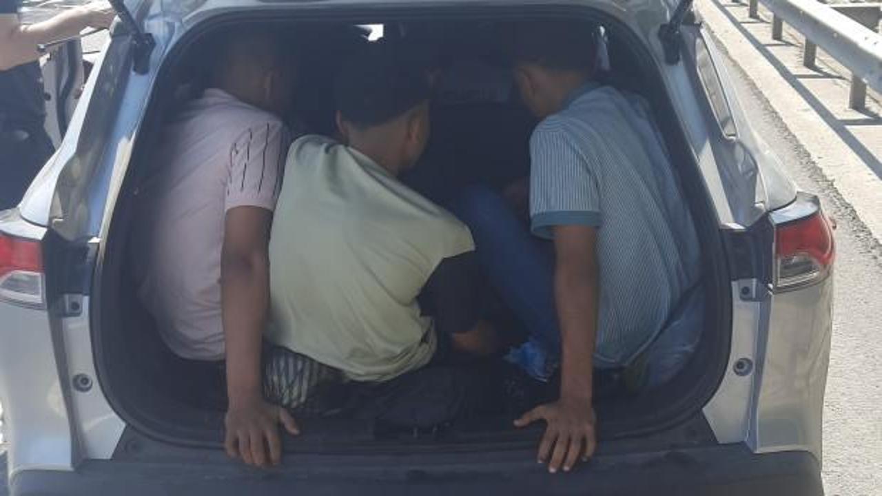 Sakarya&rsquo;da bir otomobilde 9 ka&ccedil;ak g&ouml;&ccedil;men yakalandı