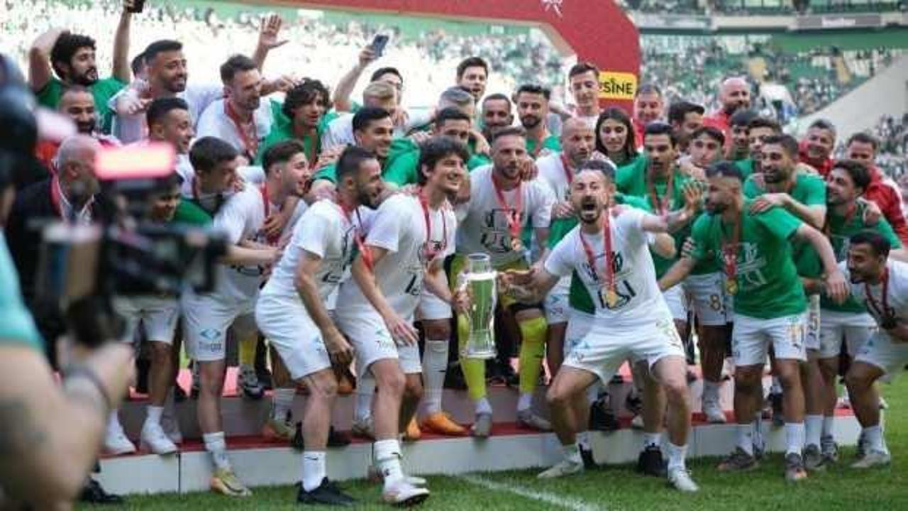 Şampiyon olup 2. Lig'e çıktılar! 14 oyuncuyla yollar ayrılıyor
