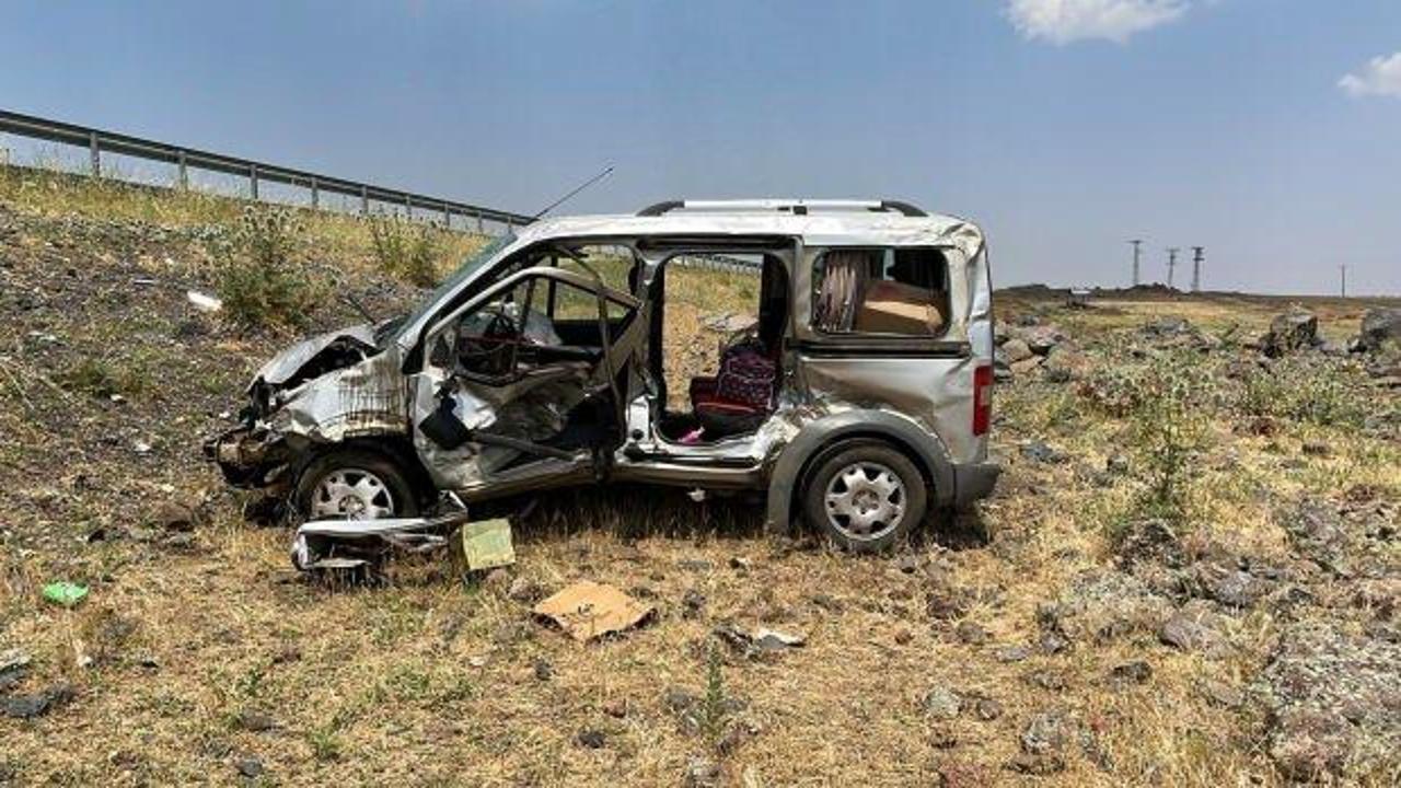 Şanlıurfa'da bir otomobil şarampole devrildi: 4 yaralı