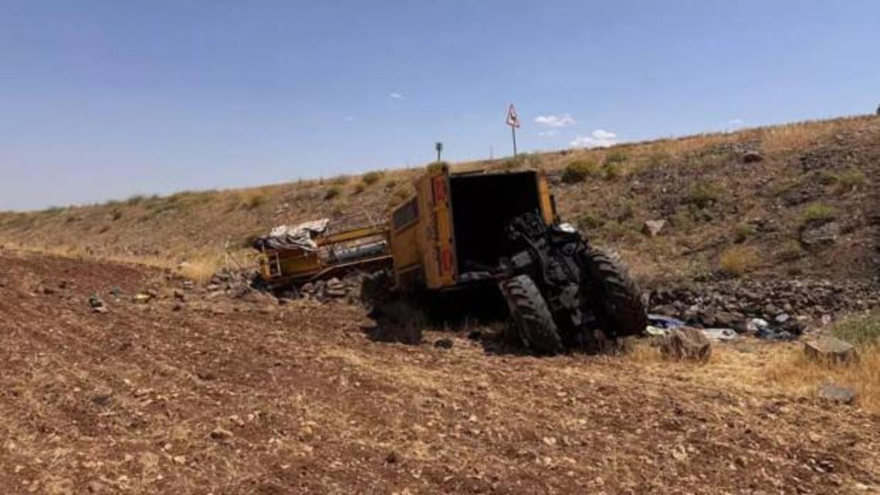 Şanlıurfa'da trakt&ouml;r devrildi: 2 &ouml;l&uuml;