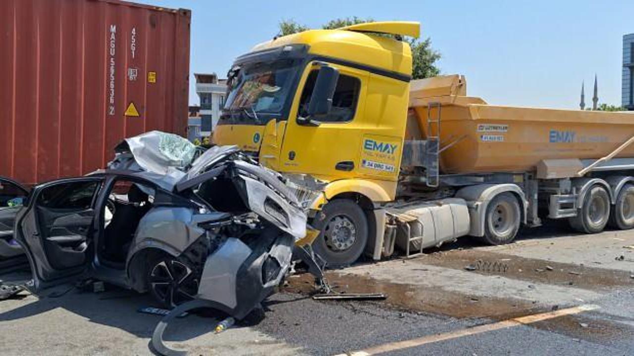 Sancaktepe TEM Otoyolu'nda zincirleme kaza: 2 yaralı