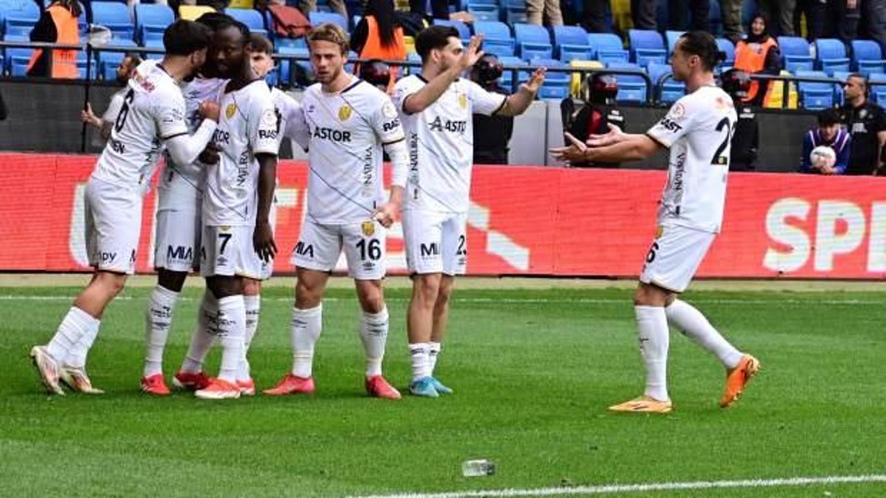 2. Lig'e düşmüşlerdi: Belediye başkanı yıllık maaşını bağışlıyor