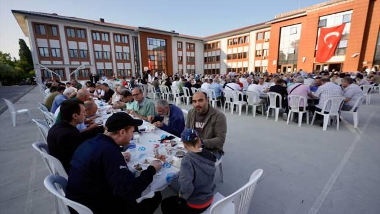 Zeytinburnu'ndaki imam hatip okulları mezunları 10 yıl sonra yeniden buluştu