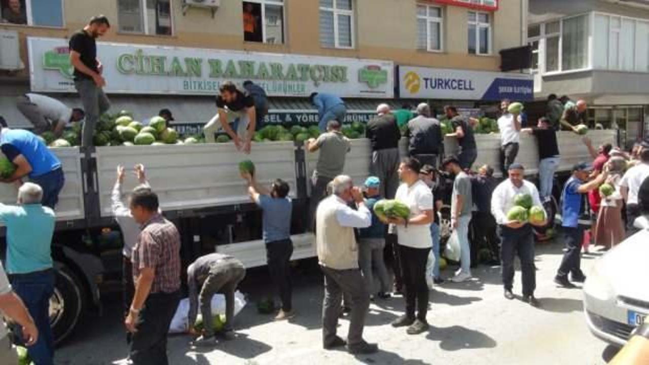 Ahlatlı çiftçi 30 ton karpuz dağıttı