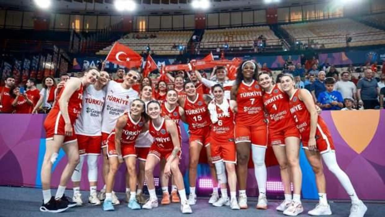 Bakan Bak, çeyrek finale çıkan A Milli Kadın Basketbol Takımı'nı tebrik etti